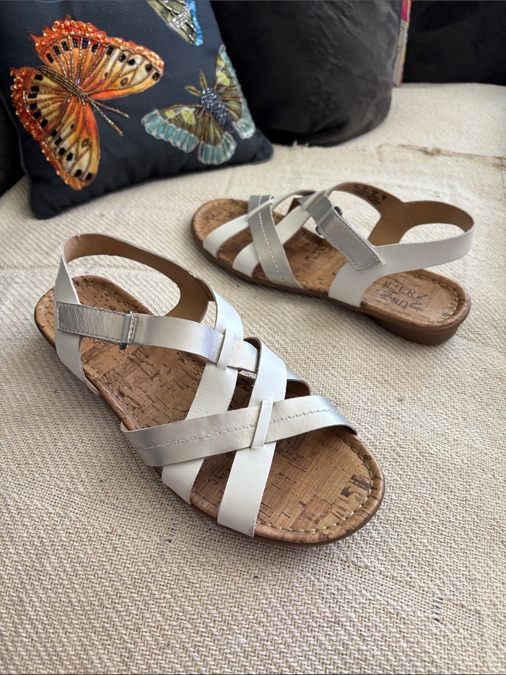 Naturalizer Wyla Leather Flat Strappy Open Toe Sandal White Silver Size 10M